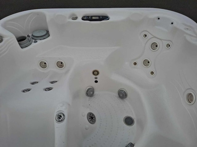 Demension one spa 5 persoons amerikaans jacuzzi en buitenspa - afbeelding 8 van  31