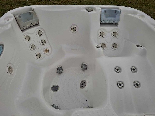 Demension one spa 5 persoons amerikaans jacuzzi en buitenspa - afbeelding 14 van  31