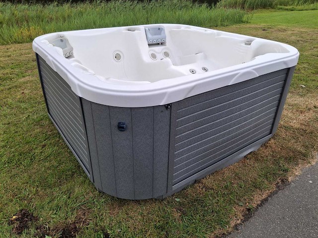 Demension one spa 5 persoons amerikaans jacuzzi en buitenspa - afbeelding 20 van  31