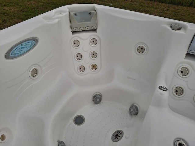 Demension one spa 5 persoons amerikaans jacuzzi en buitenspa - afbeelding 22 van  31