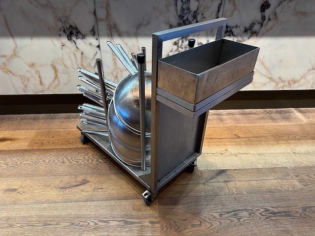 Demeyere - rvs transportkar met 30 rvs wokpannen - afbeelding 3 van  5