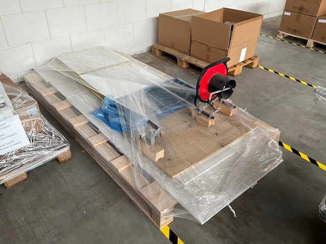 Demo omvormers en zonnepanelen toebehoren - afbeelding 6 van  20