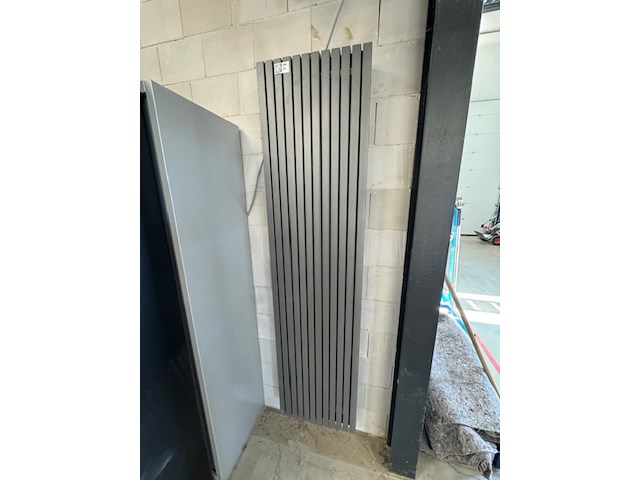 Demo radiator jaga, antraciet - afbeelding 1 van  2