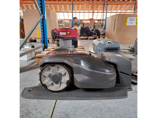 Demo robotmaaier husqvarna, automower 305, bouwjaar 2021 - afbeelding 1 van  9