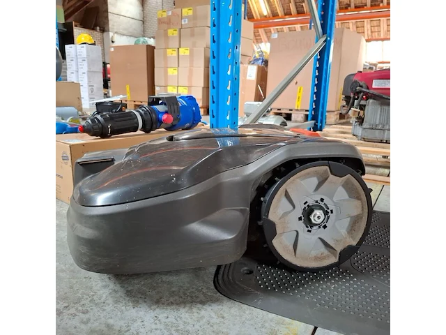 Demo robotmaaier husqvarna, automower 305, bouwjaar 2021 - afbeelding 3 van  9