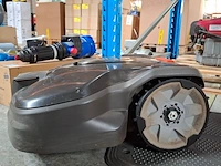 Demo robotmaaier husqvarna, automower 305, bouwjaar 2021 - afbeelding 3 van  9