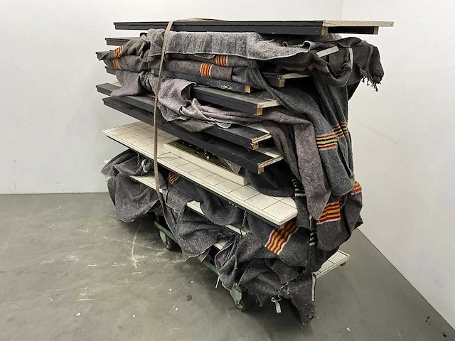 Demontabele snackautomatiek in tegelwand - afbeelding 10 van  11