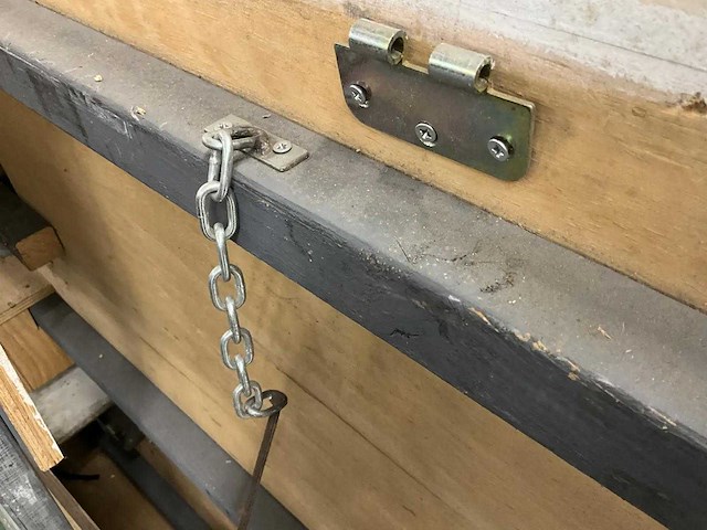 Demontabele snackautomatiek in tegelwand - afbeelding 2 van  11