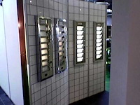 Demontabele snackautomatiek in tegelwand - afbeelding 7 van  11