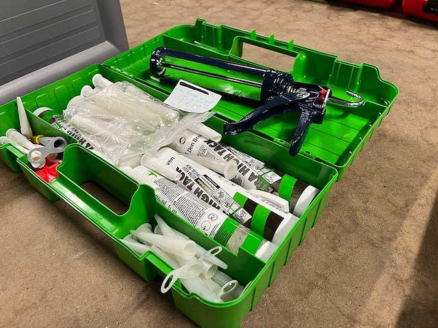 Den braven kitspuit, 6 ultra high tack, 25 spuitkoppen in koffer - afbeelding 1 van  5