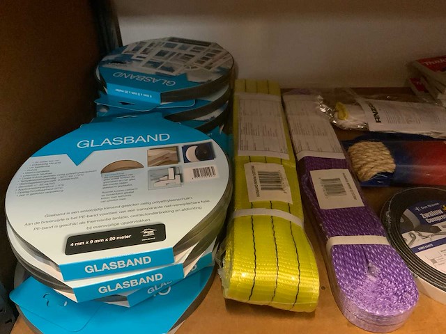 Den braven, makita diverse gereedschap en materialen - afbeelding 1 van  2