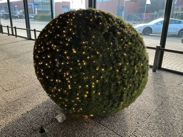 Dennetak rond kunstof kerst bol met ledverlichting - afbeelding 5 van  7