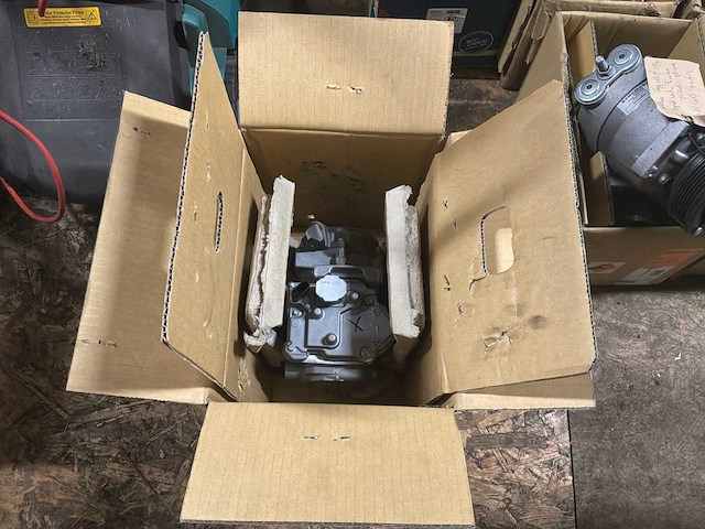 Denso elektrische airconditioningcompressor voor lexus auto - afbeelding 1 van  2