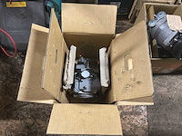 Denso elektrische airconditioningcompressor voor lexus auto - afbeelding 1 van  2