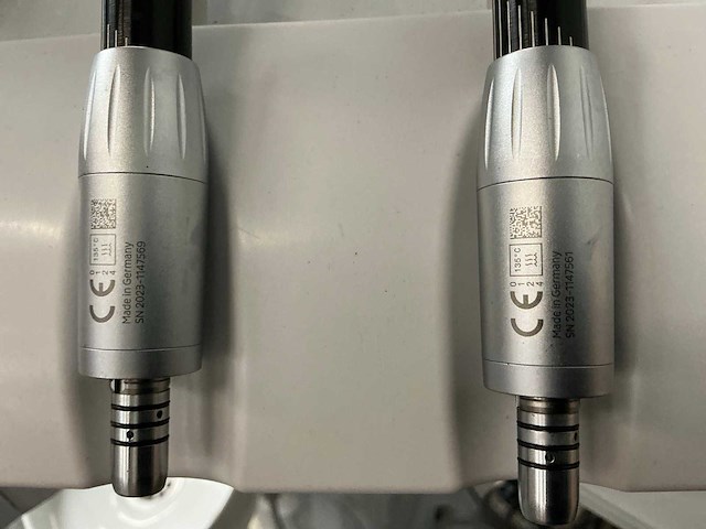 Dentale behandelunit met stoel - afbeelding 11 van  19