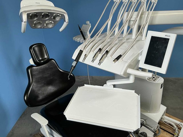 Dentale behandelunit met stoel - afbeelding 4 van  19