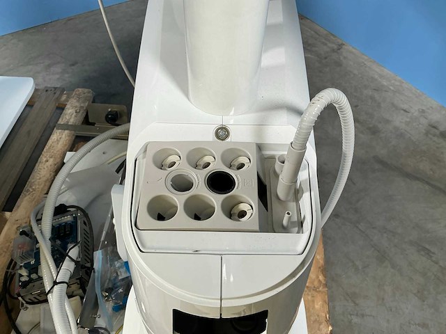 Dentale behandelunit met stoel - afbeelding 6 van  19