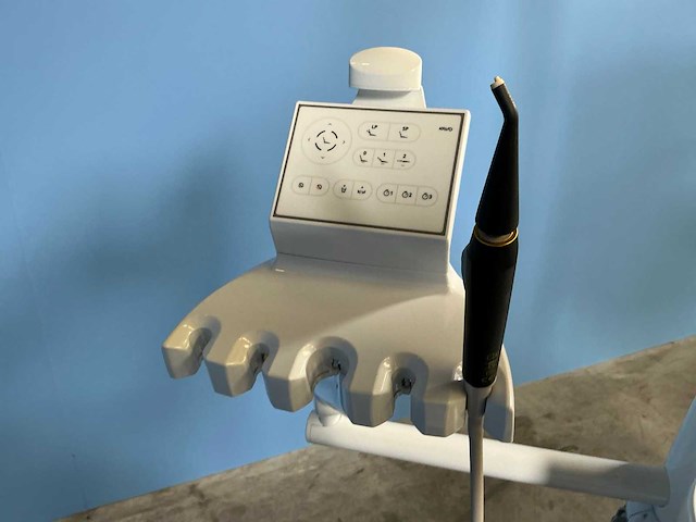 Dentale behandelunit met stoel - afbeelding 8 van  19