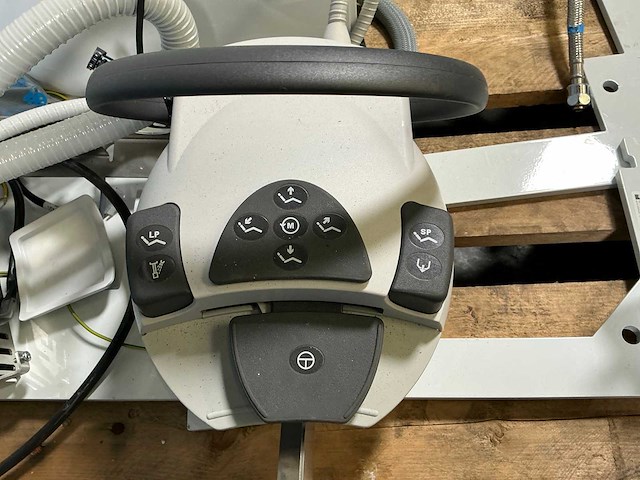 Dentale behandelunit met stoel - afbeelding 14 van  19