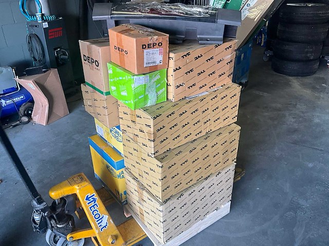 Depo / magneti / marelli / valeo - koplampen achterverlichting - partij auto onderdelen (15x) - afbeelding 1 van  13