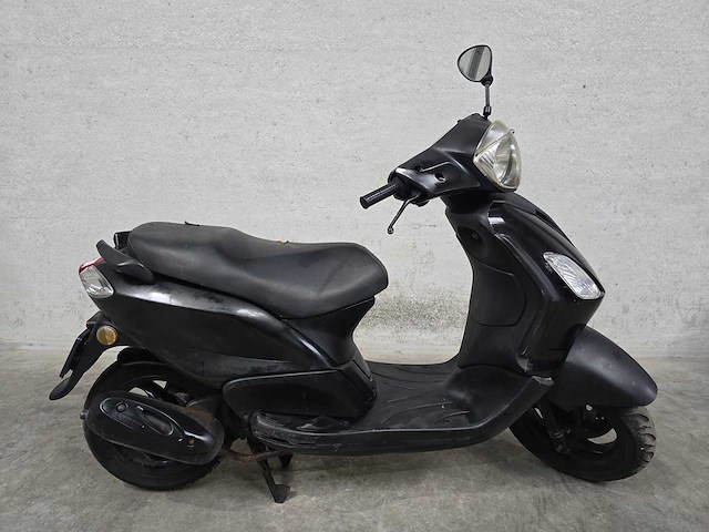 Derbi - snorscooter - boulevard - 4t 25km uitvoering f494rb - afbeelding 2 van  7