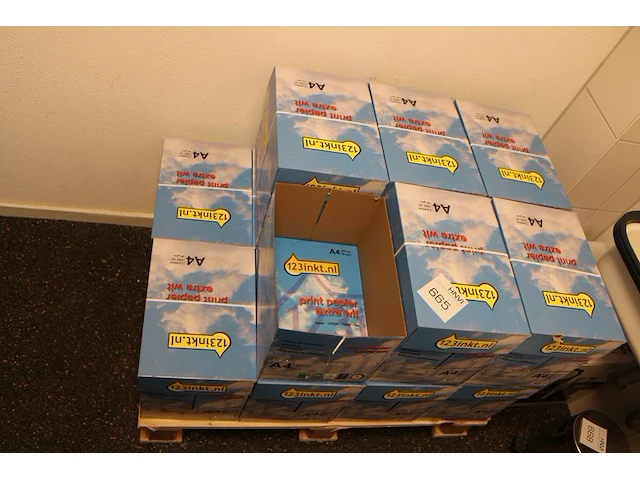 Dertien dozen met a4 printpapier - afbeelding 1 van  1