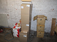 Dertien dozen met pe vershoudfolie 300 mm en 300 mm cutterbox. 4 / 6 rollen per doos. - afbeelding 1 van  3