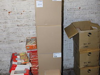 Dertien dozen met pe vershoudfolie 300 mm en 300 mm cutterbox. 4 / 6 rollen per doos. - afbeelding 2 van  3