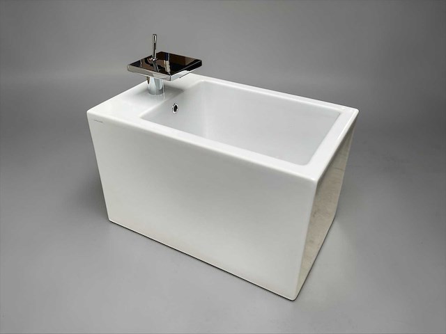 Design badmeubel catalano wastafel met axor massaud waterval kraan - afbeelding 5 van  7