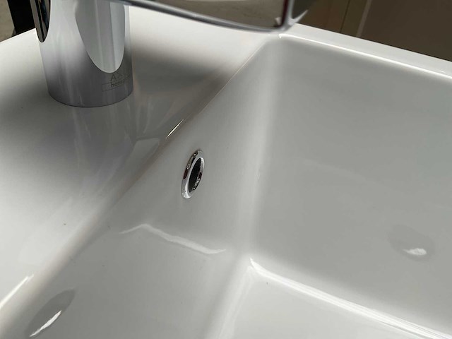 Design badmeubel catalano wastafel met axor massaud waterval kraan - afbeelding 3 van  7