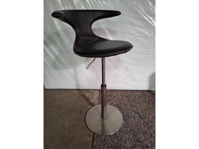 Design barkruk - afbeelding 1 van  4