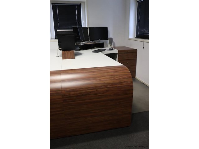 Design bureau met ladeblok - afbeelding 1 van  9