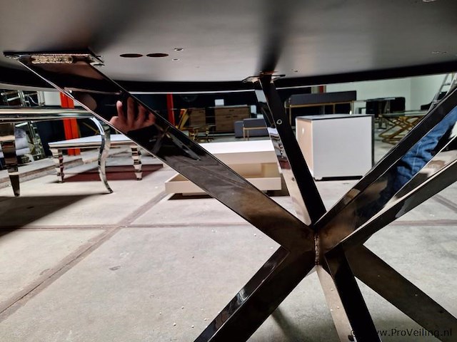 Design eettafel, rond model v.v. zwart tafelblad en verchroomd onderstel - afbeelding 5 van  5