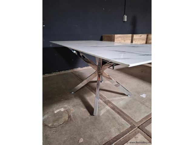Design eettafel v.v. wit marmerlook glazen blad en verchroomd onderstel - afbeelding 4 van  4