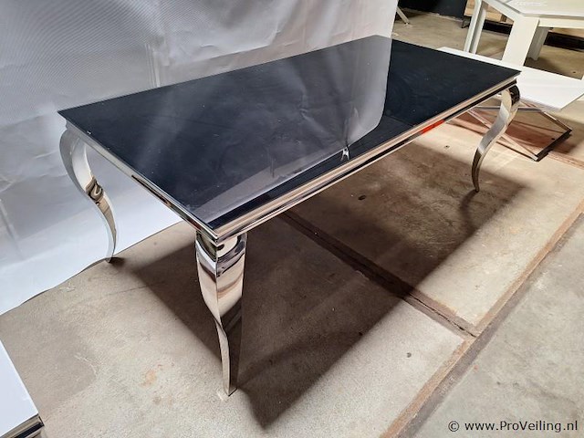 Design eettafel v.v. zwart glazen blad en verchroomd onderstel - afbeelding 2 van  3
