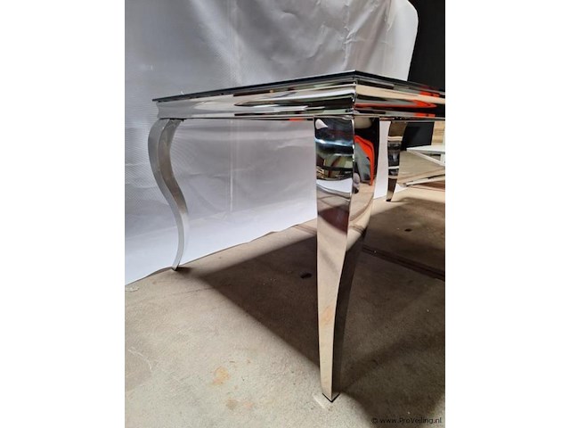 Design eettafel v.v. zwart glazen blad en verchroomd onderstel - afbeelding 3 van  3