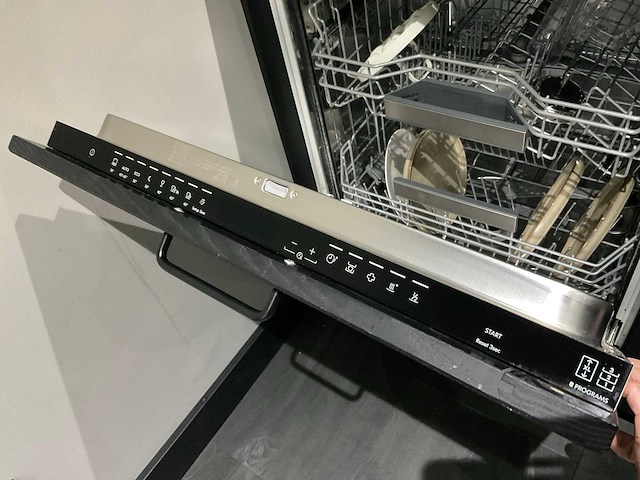 Design keukenopstelling voorzien van vaatwasser/gootsteen/koelkast - afbeelding 16 van  16