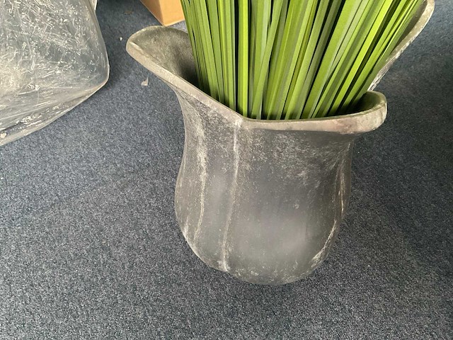Design metalen bloempot met inhoud - afbeelding 2 van  4