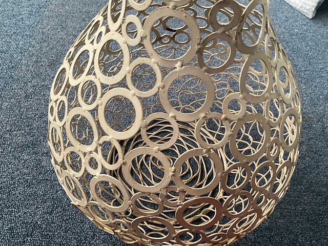 Design metalen bloempot met inhoud - afbeelding 2 van  3