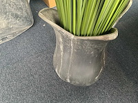 Design metalen bloempot met inhoud - afbeelding 2 van  4