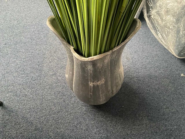 Design metalen bloempot met inhoud - afbeelding 3 van  4