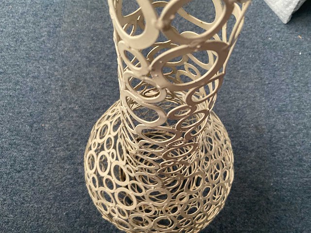 Design metalen bloempot met inhoud - afbeelding 3 van  3