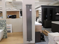 Design radiator met afmeting 25 x 180 cm. - afbeelding 1 van  3