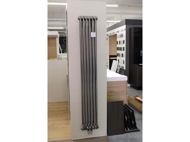 Design radiator met afmeting 25 x 180 cm. - afbeelding 2 van  3