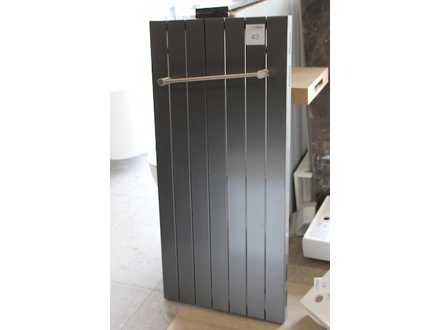 Design radiator met afmeting 56 x 120 cm. - afbeelding 2 van  2