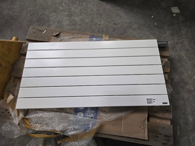 Design radiator vasco, wit - afbeelding 1 van  5