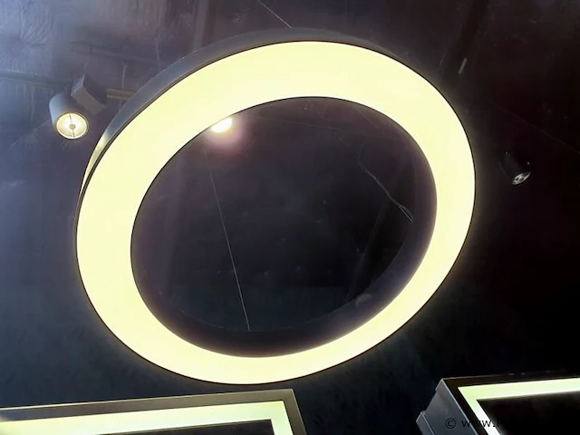 Design ringvormige hanglamp - afbeelding 3 van  3