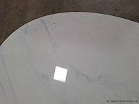 Design ronde salontafel v.v. marmerlook tafelblad en zandlopervormig onderstel ø 75cm - afbeelding 2 van  5