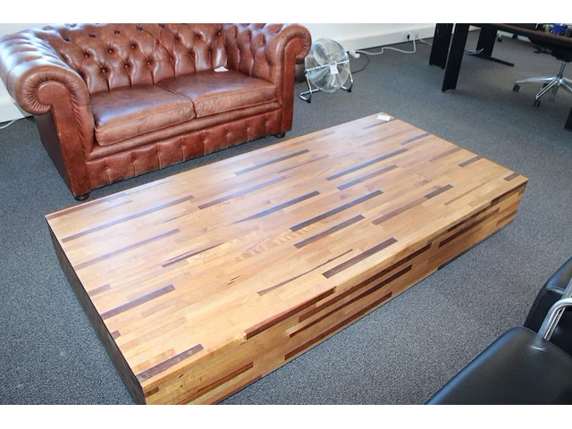 Design salontafel linteloo aulia design henk vos. afmeting 200 x 99 cm. hoogte 32 cm - afbeelding 1 van  3