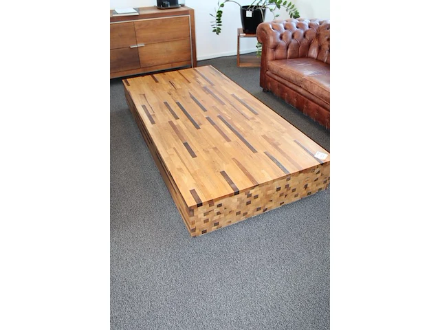 Design salontafel linteloo aulia design henk vos. afmeting 200 x 99 cm. hoogte 32 cm - afbeelding 2 van  3